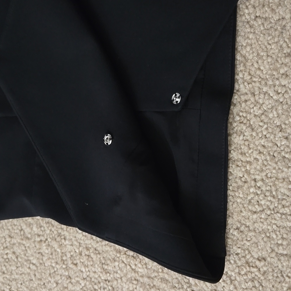 Express V-Shape Tank Top - Picture 6 of 6